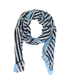 
Verhoog je stijl met onze luxueuze zachte viscose sjaal. Gemaakt van een hoogwaardige mix van materialen, deze sjaal is voorzien van een verbluffende mix van prints die een vleugje kleur en visueel interesse toevoegen aan elke outfit. Het kleine logolabel voegt een vleugje verfijning en authenticiteit toe. Wikkel jezelf in comfort en mode met onze stijlvolle en veelzijdige sjaal. 100% Viscose