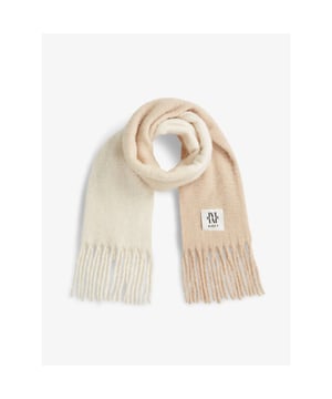 
De JOSH V Madelyn dames sjaal in de kleur Light Beige Melange is gemaakt van een zachte kwaliteit met gerecycled polyester en biedt ultiem comfort tijdens koude dagen. Deze dikke wintersjaal is afgewerkt met een subtiel JOSH V-logo label. Combineer de sjaal met de bijpassende pet in een warme bruintint voor een fashionable winterlook.
