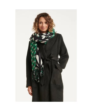 
Maak je outfit compleet met deze dubbelzijdige sjaal van Smashed Lemon, voorzien van twee complementaire grafische prints in groen en zwart. De strakke lijnen en moderne patronen aan beide zijden zorgen voor een speelse en eigentijdse look. Perfect als statement accessoire in de herfst of winter. Belangrijke punten: • Dubbelzijdig design met twee bijpassende grafische prints • Trendy kleurencombinatie van groen en zwart • Zachte stof en opvallend dessin voor een modieuze uitstralingSpecificaties :

 
 * Stijl: Sjaals 
 * Print: Grafisch  
 * 0 
 * 0 
 * 0 
 * Country of origin: Made in P.R.C. 
 * Kleur: Green-Black 
 * Lining: No 
 * Fabric composition: 100%Polyester