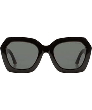 
Toffe zonnebril in zwart tortoise kleur. Frame maat 53 X 43.6mm. Nylon frame met Solid smoke lens kleur. 100% UV400 protection. Cat. 3 krasvrij polycarbonate lens. Incl. opberg zakje en poets doekje.