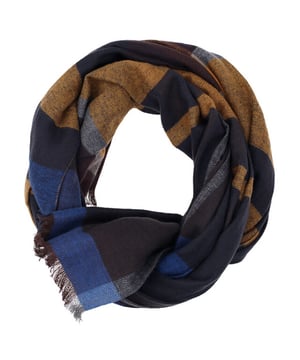 Soms is het tijd om jezelf even te verwennen. Met deze topper van Casamoda lukt dat zeker. Tijdloos en elegant en een hotitem uit de nieuwste collectie van Casamoda.
Casa Moda sjaal 423925400-540