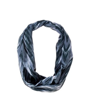 
100% Polyester. Ontwerp: Camo. Verpakking: Eurohaak, kopkaart. Naadloze.