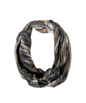 
100% Polyester. Ontwerp: Camo. Verpakking: Eurohaak, kopkaart. Naadloze.