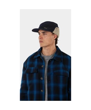
Barts Cap Blauw Rayner Cap 5744/031 met artikelcode5744/031 .  van het materiaal 70% Katoen / 20% Polyester / 10% Wol. Extra specificaties: , , , , kleur Blauw.