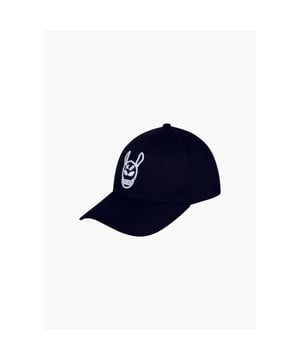 
Vind je balans in de accessoires collectie. De Black Donkey Cap is een perfecte toevoeging aan je outfit. Deze cap is perfect te combineren met de bijpassende essentials Tracksuits. De cap heeft een sluit strip aan de achterkant zodat deze geschikte is voor elke maat, ook is de pet gemaakt van 100% Katoen en is de Black Donkey logo geborduurd op de voorzijde.