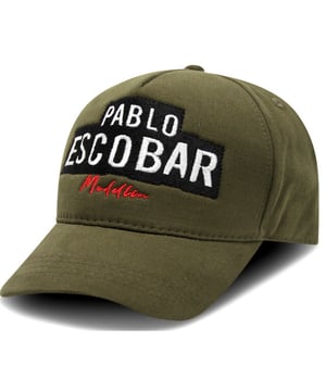 Maak nu de blits met dit topitem van de nieuwe collectie van Local Fanatic. Helemaal van deze tijd en makkelijk te combineren.
Maak je outfit compleet met deze cap van LF Amsterdam. Deze  cap is voor volwassenen en zit heerlijk voor dagelijks gebruik. Het is “one-size”, is aan te passen aan de achterkant. Aan de voorkant van de pet vind je 3D-borduur tekst “Pablo Escobar”. - <p><strong>Specificaties:<br /></strong>- Baseball Cap Heren Pablo Escobar<br />- Kleur: Groen<br />- Code: LF-CAP-6465<br />- Patroon: 3D-borduur<br />- Seizoen: N.O.O.S.<br />- Materiaal: 100% Katoen<br />- Beschikbare maten: One-Size</p>