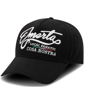 Met deze topper uit onze Heren Accessoires Outlet kun je aankomen! Loop er volgens de laatste modetrends bij met dit item uit de meest recente collectie van Local Fanatic.
Maak je outfit compleet met deze cap van LF Amsterdam. Deze  cap is voor volwassenen en zit heerlijk voor dagelijks gebruik. Het is “one-size”, is aan te passen aan de achterkant. Aan de voorkant van de pet vind je 3D-borduur tekst “Omerta”. - <p><strong>Specificaties:<br /></strong>- Baseball Cap Heren Omerta<br />- Kleur: Zwart<br />- Code: LF-CAP-6517<br />- Patroon: 3D-borduur<br />- Seizoen: N.O.O.S.<br />- Materiaal: 100% Katoen<br />- Beschikbare maten: One-Size</p>