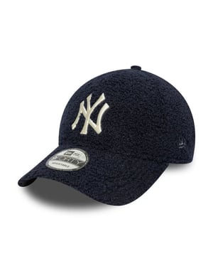 
Maak kennis met de NEW ERA borg 9forty pet, een stijlvolle en praktische accessoire die een perfecte aanvulling is op elke garderobe. Deze donkerblauwe pet combineert mode met functionaliteit, het zorgt voor een onberispelijke look en biedt tegelijkertijd de broodnodige bescherming tegen de elementen. Eén van de vele voordelen van de NEW ERA borg 9forty pet, naast zijn aantrekkelijke uiterlijk, is dat hij volledig is aangepast aan uw specifieke behoeften en comfort. De pet is voorzien van een comfortabele en verstelbare bevestiging, waardoor hij geschikt is voor ieder hoofd, ongeacht de vorm of grootte. Deze pet is ontworpen om u niet alleen modieus, maar ook zeer comfortabel te laten voelen. Het reinigen van de pet is ook heel eenvoudig aangezien hij gemakkelijk met de hand kan worden gewassen. Dit garandeert dat uw pet er altijd op zijn best zal uitzien. Dit NEW ERA accessoire staat bol van belangrijke kenmerken. De pet is gemaakt van duurzaam materiaal dat bestand is tegen dagelijks