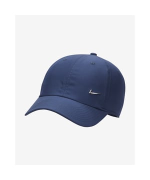 
<!DOCTYPE html> <html> <head>   <title>Nike Club Pet</title>   <style>     body {       font-family: Arial, sans-serif;       padding: 20px;     }     h2 {       color: #333;     }     p {       color: #666;       line-heigh 1.6;     }     ul {       color: #666;       line-height: 1.6;       list-style-type: disc;       padding-left: 20px;     }   </style> </head> <body>  <h2>Nike Club Pet</h2> <p>Til je Swoosh naar een hoger niveau met deze halfhoge, ongestructureerde Club pet. De gebogen klep en het metalen Swoosh logo zorgen voor een strakke afwerking. Zweetafvoerend materiaal houdt je koel en comfortabel terwijl je optimaal profiteert van warm, zonnig weer.</p>  <h3>Pluspunten</h3> <ul>   <li>Club petten hebben allemaal een stijl geschikt voor elke dag met een middelhoge hoogte.</li>   <li>Nike Dri-FIT technologie voert zweet weg van je huid voor snellere verdamping, zodat je droog en comfortabel blijft.</li>   <li>Keperstof voelt licht en soepel aan.</li>   <li>Met de metalen klem met Swoosh logo kun je je pasvorm gemakkelijk aanpassen.</li> </ul>  <h3>Productgegevens</h3> <ul>   <li>100% polyester</li>   <li>Metalen Swoosh staafje</li>   <li>Verstelbare metalen gespsluiting met Swoosh in reliëf</li>   <li>Met de hand wassen</li>   <li>Weergegeven kleur: Midnight Navy/Metallic Silver</li>   <li>Stijl: FB5372-410</li> </ul>  </body> </html>