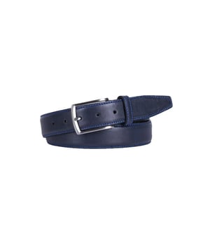 
<p>Deze riem in navy kleur met royalblue stiksel kan zowel zakelijk als 'casual' goed gedragen worden.</p>
<ul>
<li>Echt leder</li>
<li>Gedetailleerde afwerking</li>
<li>Kleur: Navy</li>
<li>PM1R10001</li>
</ul>