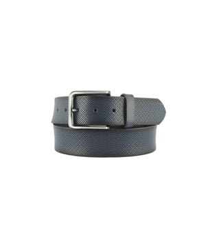 Soms is het tijd om jezelf even te verwennen. Met deze topper van Sixroad lukt dat zeker. Tijdloos en elegant en een hotitem uit de nieuwste collectie van Sixroad.
6road riem 440015/47