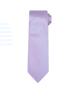 
- Over het Merk: Eton is een Engels herenmodemerk dat in 1928 werd opgericht door John Eton. Het merk staat bekend om zijn klassieke en tijdloze ontwerpen. De kleding van Eton is gemaakt van hoogwaardige materialen, zoals wol, katoen en leer. Het merk biedt een breed scala aan items aan, waaronder pakken, jassen, broeken, truien, overhemden en accessoires. De ontwerpen van Eton zijn vaak geïnspireerd door de klassieke Engelse mode. Het merk gebruikt klassieke stijlelementen, zoals strakke lijnen, nette pasvormen en elegante kleuren, om een klassieke en tijdloze uitstraling te creëren.