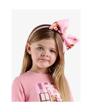 
Maak de look compleet met de Memphis teddybeerprint haarband. De haarband heeft de strik aan de zijkant. Perfect om het haar uit het gezicht te houden en het staat ook nog eens super leuk!
