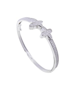 Dit prachtige artikel van Christian koop je nu voor een zeer lage uitverkoopprijs in onze Christian outlet.
Merk  Christian      Materiaal  Zilver 925 Sterling      Afmetingen   58 x 52 mm      Design  Ster      Type armband  Slavenarmband      Model  Klassiek      Voor  Dames      EAN  8719878002260    Verlengen en inkorten mogelijk