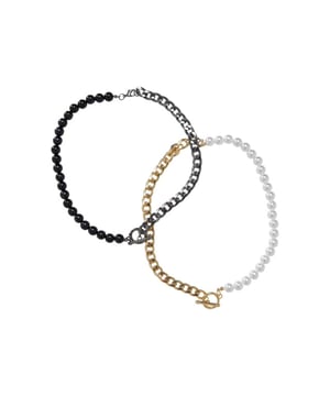 
50% ijzer, 50% kunststof. Schakelketting. Bevestiging: karabijnhaak, kliksluiting. Ontwerp: Kunstparel. Verwisselbaar.