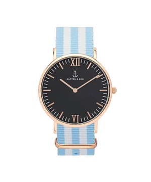 De laatste maten van dit topitem uit onze Kapten & Son outlet, scoor je met een flinke korting. Het is altijd Kapten & Son sale in de Horloges outlet op V&D.
 Merk  Kapten en Son      Materiaal  Stainless Steel 316L      Serie  Campina      Horlogekast  36 mm      Dikte  7 mm      Waterdichtheid  5 ATM      Kleur band  Blauw en wit      Band  Canvas      Breedte band  18 mm      Glas  Mineral crystal      Beweging  Ronda 762      Voor  Dames      EAN  4251145223113