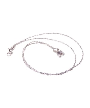 Dit hippe artikel van Christian vind je nu in de sale op V&D in de Christian outlet!
 Merk  Christian      Materiaal  14 karaat wit goud      Sierstenen  Zirkonia      Lengte  45 cm    Diameter  5 mm      Model  Miniatuur      Sluiting  Veersluiting      Afmetingen  23 x 18 cm      Voor  Dames      EAN  8719878003625    Verlengen en inkorten mogelijk