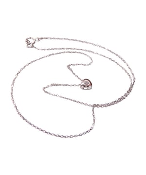 Dit artikel van Christian scoor je nu in de uitverkoop op V&D in onze online Christian outlet!
 Merk  Christian      Materiaal  14 karaat geel- en wit goud      Sierstenen  Zirkonia      Type hanger  Harten sleutel      Diameter  5 mm      Lengte ketting  45 cm      Voor  Dames      EAN  8719878003571