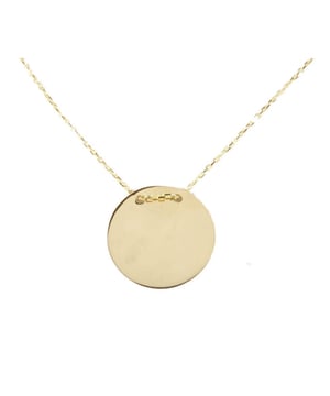 Dit item uit onze Kettingen outlet scoor je nu extra voordelig op V&D waar het altijd Christian sale is. 
 Merk  Christian      Materiaal  14 karaat geel goud      Serie  Christian Fine Jewellery      Type sieraad  Ketting & hanger      Edelstenen  Geen (wel mogelijk)      Diameter hanger  15 mm      Lengte ketting  42 cm      Ketting model  Anker schakel      Slot  Veer slot      Dichtheid   Massief      Voor  Dames      Garantie  2 jaar      EAN  8719878009665