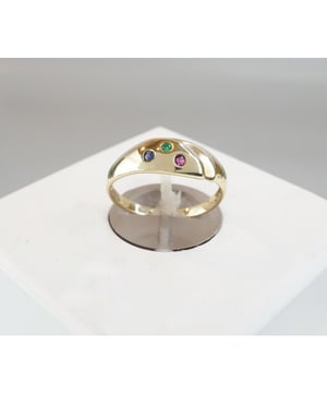Dit artikel van Christian scoor je nu in de uitverkoop op V&D in onze online Christian outlet!
Merk  Christian      Materiaal  14 karaat geel goud      Edelsteen  Saffier      Edelsteen  Robijn      Edelsteen  Smaragd      Karaat  0.06 ct.      Ringmaat  17 ¼      Ring breedte  4 mm aflopend naar 1 mm      Dichtheid  Massief      Garantie   1 jaar      Voor  Dames      EAN  8719878017424    Voor meer informatie bel of mail ons gerust