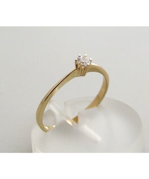 Dit item is nu in de aanbieding in onze online Christian outlet
Merk  Christian      Materiaal  14 karaat geel goud      Siersteen  Zirkonia      Zetting  Zespoots      Ontwerp  Modern      Model  Fashion      Maat  17 ½      Voor  Dames      EAN  8719878001539    In elke ringmaat mogelijk