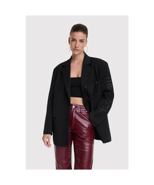 
Kleur: BLACK <br>
Materiaal: 62% Polyester / 33% Viscose / 5% Elastane<br>
Het model is 1,75m en draagt maat S