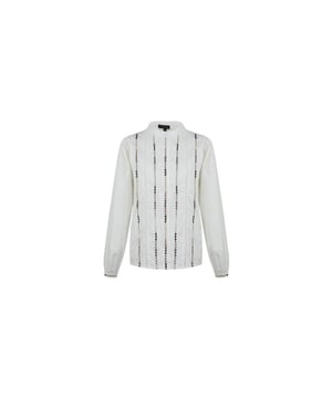 
Deze elegante witte Elive blouse straalt verfijning uit met haar subtiele pofmouwen en sierlijke broderie. De luchtige stof en geraffineerde details maken dit een veelzijdig en stijlvol kledingstuk. Perfect voor zowel formele als casual gelegenheden.Extra details zijn: Pofmouwen Sierlijke broderie Opstaande kraag KnoopsluitingMateriaal:100% KatoenWasvoorschrift:Machinewas max. Fijnwas 30 graden Celsius. Niet in droger