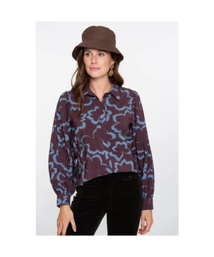 
53757-20 625 Geisha Blouse print blue/burgundy  Materiaal: 85% viscose / 15% nylon