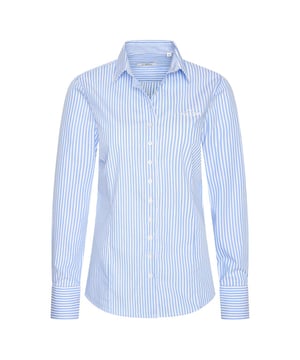 
Verhoog je formele uitstraling met onze katoenen formele blouse met een verfijnde streepjesprint. Deze blouse is ontworpen met een normale kraag en gedetailleerde borduursel tape op de binnenkant van de kraag en manchetten, wat een vleugje luxe toevoegt aan je ensemble. De knoopsluiting zorgt voor een goede pasvorm, terwijl het logoborduursel op de borst een subtiel merkelement toevoegt. Upgrade je kantoor garderobe met dit tijdloze stuk dat moeiteloos stijl en comfort combineert." 75% cotton 22% polyamide 3% elastane