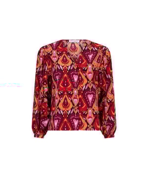 
Deze rode dessin blouse van het merk Lofty Manner is een must-have voor elke damesgarderobe. Gemaakt van 100% polyester biedt deze blouse niet alleen comfort, maar ook een chique uitstraling. De lange mouwen maken deze blouse perfect voor de koudere dagen, terwijl het dessin zorgt voor een speelse en vrouwelijke touch. Combineer de blouse met een mooie jeans en hakken voor een stijlvolle look, of draag het met een rok voor een meer geklede uitstraling. Met deze blouse ben jij klaar voor elke gelegenheid! Shop hem nu bij Nummerzestien en voeg een vleugje kleur toe aan je kledingcollectie.