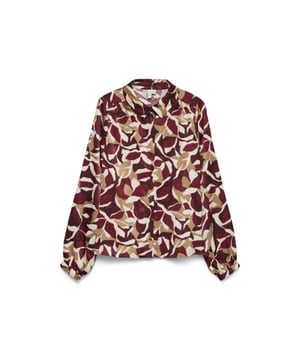 
De stijlvolle rode dessin blouse van Vero Moda is een must-have voor elke modebewuste vrouw. Gemaakt van 50% polyester en 50% gerecycled polyester, is deze blouse niet alleen trendy maar ook milieuvriendelijk. De lange mouwen maken het de perfecte blouse voor zowel koudere als warmere dagen. Het gedessineerde patroon geeft de blouse een speelse touch en maakt het een veelzijdig item voor elke outfit. Draag hem casual met jeans of chique met een rok, de mogelijkheden zijn eindeloos. Voeg deze prachtige blouse toe aan je kledingcollectie en straal in stijl met .