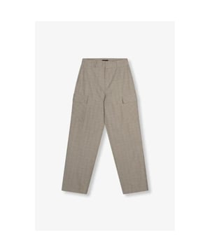 
<p>Cargobroek van het merk ALIX The Label. De broek heeft een ruitjespatroon en een bull-borduurwerk op de zak. </p>
<ul>
<li>Stofsamenstelling: 77% polyester, 23% viscose</li>
<li>Pasvorm: valt normaal. Twijfel je over de maat? Neem contact met ons op en we helpen je graag verder! </li>
</ul>