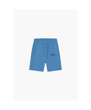 
Ga voor een sportieve en stijlvolle look met onze Relaxt Summer Short in een tijdloos blauw. Deze korte broek is geïnspireerd op de klassieke varsity-stijl en biedt ultiem comfort en veelzijdigheid voor elke dag.