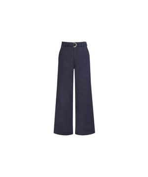 
Krijg een klassieke look met deze stijlvolle blauwe denim damesbroek van het bekende merk Elvira Casuals. De broek is gemaakt van hoogwaardige materialen, bestaande uit 98% katoen en 2% elastaan voor ultiem draagcomfort. De lange lengte van de broek geeft je een elegant silhouet en is perfect voor elk seizoen. De blauwe denim kleur is tijdloos en eenvoudig te combineren met verschillende outfits. Laat jezelf stralen in deze trendy en comfortabele broek . Bestel nu en ontdek zelf waarom deze broek een favoriet is onder onze klanten!