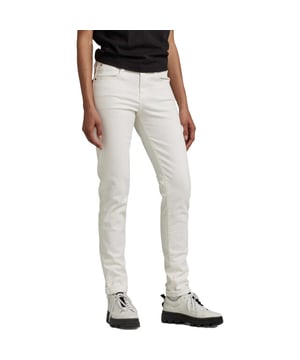 Dit is je kans om de dit topitem uit de laatste collectie van G-Star in je bezit te krijgen. Ben jij ook G-Star fan?
Ecru witte Ace slimfit jeans van G-Star in een 5 pcoket model met midden hoge tailleband met knoop en ritssluiting. Deze slim fit jeans draag je cormfortabel op heupen en boven benen de pijpen lopen vanaf de knie smal toe .Deze Ace voelt soepel, zacht en stretchy aan en schijnt niet door. Valt ietsje ROYALER uit in de maat.