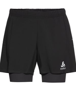 
Deze ZEROWEIGHT 5 INCH 2-in-1 hybride herenshort zit boordevol functies en is toch ongelooflijk licht. Het is de perfecte keuze voor serieuze zomerrunnen. De buitenkant is gemaakt van een technisch 100% gerecycled polyester weefsel, terwijl de sneldrogende binnenkant betrouwbare ondersteuning biedt. Een achterzak met rits op de buitenbroek en een binnenzak voor de telefoon zorgen voor een veilige, stuitervrije opslagcapaciteit. De ZEROWEIGHT 5 INCH 2-in-1 short van ODLO, met zijn uitstekende vochtregulatie en rijk ontwerp aan functies, is een must voor elke ambitieuze hardloper bij warm weer.