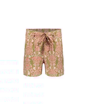 
De Short (51210-20) van GEISHA in de kleur Green/Pink is een zomerse must-have met een speelse en trendy uitstraling. De frisse kleurencombinatie en het luchtige ontwerp maken deze short perfect voor warme dagen. Dankzij de comfortabele pasvorm en zachte stof biedt de short ultiem draagcomfort, terwijl het stijlvolle design eenvoudig te combineren is met diverse tops en schoenen. Draag het met de Spencer Lurex (54022-29) en sandalen voor een casual look of met een blouse en sneakers voor een trendy outfit.<br /><br />Productspecificaties:<br />- Kleur: Green/Pink<br />- Model: Korte broek<br />- Pasvorm: Comfortabele, losse fit<br />- Sluiting: Knoop- en ritssluiting aan de voorkant<br />- Zakken: Twee steekzakken aan de voorkant, twee achterzakken<br />- Details: Trendy kleurencombinatie met een zomerse uitstraling<br />- Materiaal: Zachte en ademende stof