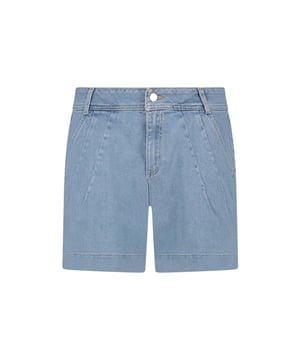 
De Tanya Short NKS09019 van NUKUS is een must-have voor een trendy en casual zomerlook. Uitgevoerd in de kleur Bleached Denim, heeft deze short een frisse en eigentijdse uitstraling. De hoge taille en subtiele plooidetails zorgen voor een flatterende pasvorm en een speelse touch. De klassieke knoop- en ritssluiting, gecombineerd met steekzakken en riemlussen, maken het een praktisch en stijlvol item. <br />Perfect te combineren met de Jessie Blouse NKS02068 of met de Lotte Pullover Stripe NKS0300 t voor een relaxte, moeiteloze look. Of je nu een dagje uit plant of gewoon casual chic wilt gaan, de NKS09019 is altijd een goede keuze!<br /><br />Productspecificaties:<br />- Kleur: Bleached Denim<br />- Pasvorm: Comfortabel, high-waist model<br />- Sluiting: Knoop- en ritssluiting aan de voorkant<br />- Taille: Hoge taille met riemlussen<br />- Details: Subtiele plooidetails voor een flatterende pasvorm en steekzakken <br /> -Materiaal: Hoogwaardige denim met een lichte stretch