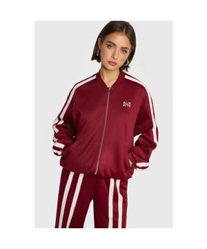 
Kleur: BORDEAUX <br>
Materiaal: 80% Cotton / 20% Polyester