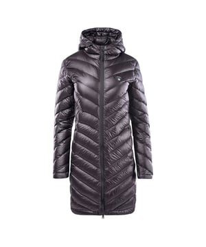 
Buitenste materialen: 100% Nylon. Voering: 100% nylon. Vulmateriaal: 90% eendendons, 10% veren. Vulling: 40gsm. Ontwerp: Logo. Halslijn: Kapitein. Mouwtype: Met lange mouwen. Gewatteerd, YKK Ritssluiting. Zakken: 2 Zijzakken. Bevestiging: Tweewegrits. Duurzaamheid: Oeko-Tex gecertificeerd.