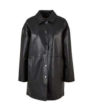 
90% polyester, 10% katoen. Stof: Kunstleer, Geweven. Voering: Zacht, tafzijde. Ontwerp: Eenvoudig. 225gsm. Drop Shoulder. Mouwtype: Met lange mouwen. Halsuitsnijding: Omgeslagen kraag. Pasvorm: Overgedimensioneerd. Zakken: 2 Zijzakken. Bevestiging: Drukknoop. XS: 33 in. S: 35 in. M: 37 in. L: 39 in. XL: 41 in. XXL: 43 in. 3XL: 45 in. 4XL: 47 in. 5XL: 49 in.