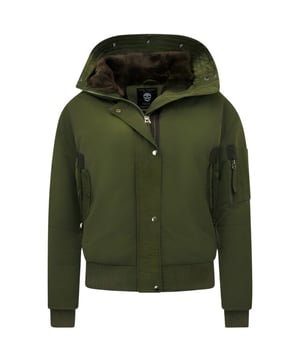 De laatste maten van dit topitem uit onze Gentile Bellini outlet, scoor je met een flinke korting. Het is altijd Gentile Bellini sale in de Dames Jassen Outlet outlet op V&D.
Winterjassen Kort Dames met Capuchon - 8815 - Groen - <p><strong>Productinformatie:</strong></p>
<ul>
<li>Winterjassen kort dames met capuchon</li>
<li>Heeft een mooie groene kleur</li>
<li>Gemakkelijk te combineren met vele outfits</li>
<li>Comfortabel en warm model, perfect voor de winter</li>
<li>Kort model met een normale pasvorm</li>
<li>Het materiaal bestaat uit polyester</li>
<li>De voering bestaat uit 75% polyester 25% katoen</li>
<li>Heeft een rits met knopen als sluiting</li>
<li>Het model heeft 2 jaszakken en geen binnenzakken</li>
<li>De capuchon is niet afritsbaar</li>
<li>Voorgedrukte knopen / rits aan capuchon.<br />Zelf uit te breiden met bontkraag (wordt niet meegeleverd)</li>
<li>Breng hem naar de stomerij voor een maximale levensduur</li>
<li>Kan ook gewassen worden op 30 graden</li>
<li>Verkrijgbaar in de maten  S – M – L – XL</li>
</ul>