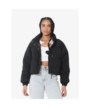 
Sixth June dames winterjas. Stoer kort bomber model. Onderaan kan het geploft worden. Deze dames winterjas is in de kleur zwart