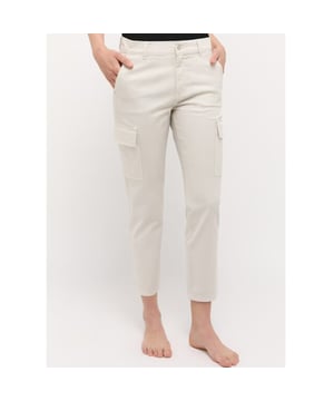 
<p>Mooie slim fit dames cargo broek model Cici. Deze slim fit broek heeft rechte 7/8 pijpen en een split bij de beenmanchetten.</p>
<ul>
<li>Slim fit</li>
<li>Normale taille</li>
<li>7/8 Rechte pijp</li>
<li>Ritssluiting</li>
<li>Kleurnummer: 171</li>
<li>97% Katoen / 3% Elasthan</li>
<li>Cici Crop Slit Cargo-123-345600</li
</ul>