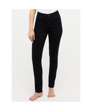 
<p><strong>Angels Dames Jeans - Skinny-7412</strong><br />
Mooie nette zwarte dames jeans van Angels in model skinny.</p>
<ul>
<li>Skinny</li>
<li>Hoge taille</li>
<li>Smalle pijp</li>
<li>Ritssluiting</li>
<li>Kleurnummer: 200</li>
<li>72% Katoen, 26% Polyester en 2% Elastaan</li>
</ul>