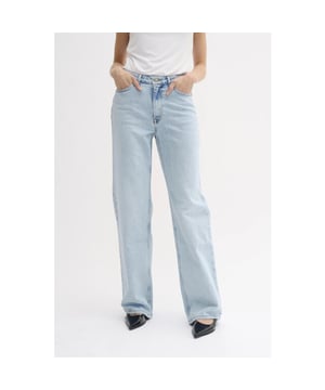 
Kleur: Light Blue retro wash<br>
Materiaal: 92% Katoen, 7% Polyester, 1% Elastaan<br>
Model: Custom<br>
Taille: Hoge taille<br>
Lengte: Lange lengte