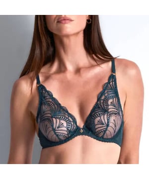 
Triangelbeha AUBADE Etnische vibes
Beugel voor betere ondersteuning
Gemaakt van delicate tule en versierd met Zwitsers borduurwerk met etnische motieven
Dunne, lichtgewicht cups met verticale naden, voor een comfortabele pasvorm
Diepe halslijn, voor een vleugje allure
Fancy sieradenaccenten aan de onderkant van de bandjes en tussen de cups voor een stijlvolle afwerking
Elastiek in de taille aan de achterkant voor flexibiliteit en comfort
Uitschuifbare, verstelbare bandjes voor een aanpasbare pasvorm
Over Etnische Vibes: Dompel jezelf onder in de boeiende allure van deze lijn, gekenmerkt door ingewikkelde grafische details en een moderne bohemien esthetiek die perfect aansluit bij de hedendaagse stijltrends. Maak je klaar om verliefd te worden op de unieke charme van Ethnic Vibes.

77% polyester, 23% polyamide