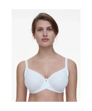 
Easy Support Beugelbh – Luxe Comfort & Verfijnde Ondersteuning

Tussen comfort en elegantie in, combineert de Easy Support Beugelbh verleidelijke kant met zacht tricot voor een luxueuze uitstraling. De licht zilverkleurige details geven een verfijnde touch, terwijl de innovatieve constructie optimale ondersteuning biedt.

 Met beugel voor een natuurlijke, mooie vorm
 Dubbellaagse, ondoorzichtige stof voor extra stevigheid en comfort
 Verstelbare bandjes over de volledige lengte voor een persoonlijke pasvorm
 Achterkant met haaksluiting voor een stevige en comfortabele grip
 Zilverkleurig sieraad tussen de cups als subtiel, elegant detail

 Borstbedekking: Zeer passend
 Dekking: Ondoorzichtig
 Achterzijde: Volledig ondoorzichtig
 Effect tijdens het dragen: Natuurlijk gevormde rondingen

 Belangrijkste materialen: Ultraplatte elastische kant & ondoorzichtige stof



Gun jezelf een perfecte mix van ondersteuning en stijl – ontdek de Easy Support Beugelbh nu!