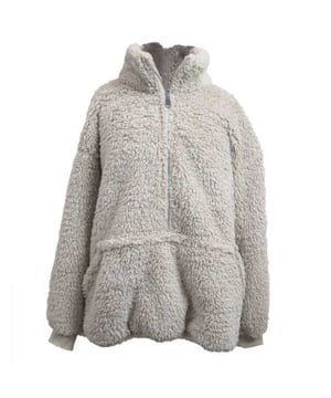
De Unique Living hoodie is ideaal voor de koudere herfst- en winterdagen op de camping of thuis! De hoodie is gemaakt van polyester en kan door iedereen gedragen worden! De hoodie is heerlijk zacht van binnen en zit hierdoor erg comfortabel. Verder is de hoodie voorzien van een buidelzakje, ideaal voor een paar kleine spulletjes. Heb jij het snel koud? In deze hoodie van Unique Living niet meer! De hoodie is verkrijgbaar in meerdere leuke kleuren!De belangrijkste informatie op een rijtje:- Ideaal voor de koude herfst- en winterdagen- Comfortabel model- Voorzien van een buidelzakje- Artikelen zijn per stuk te bestellenOver Unique LivingUnique Living heeft een uitgebreid assortiment aan sierkussens, kussenhoezen en tafeltextiel. De designs zijn stijlvol en tijdloos. De collectie varieert van rustige prints met sierlijke teksten tot hippe placemats die van elke eettafel een feestje maken. Je kunt de artikelen van Unique Living gebruiken als trendy details in de woonkamer of als blikvangers voor in uw buitenruimtes. Het assortiment is heel veelzijdig.  - Afmeting: 60x67 - Kleur: Grijs - Materiaal: Polyester