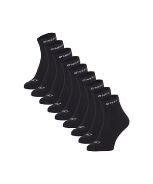 
De O'Neill quartersokken combineren comfort en een sportieve look. Dit enkelmodel is ideaal voor dagelijks gebruik en blijft dankzij het ribboord goed op zijn plek. De sokken zijn voorzien van het O'Neill-logo en een handige maataanduiding aan de onderzijde.